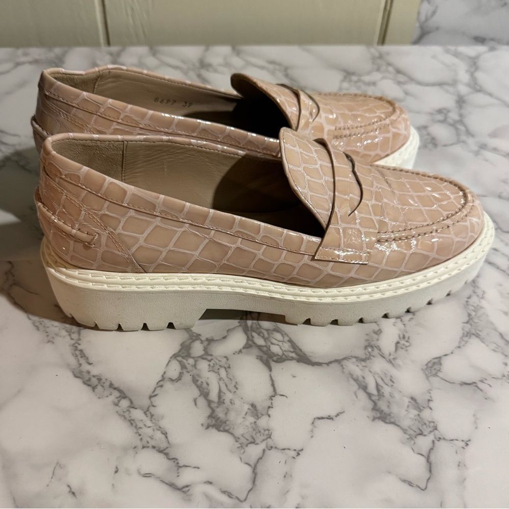 NEW Jon Josef Women's Croc-Embossed Chunky Sole Loafers Size 39=9 US